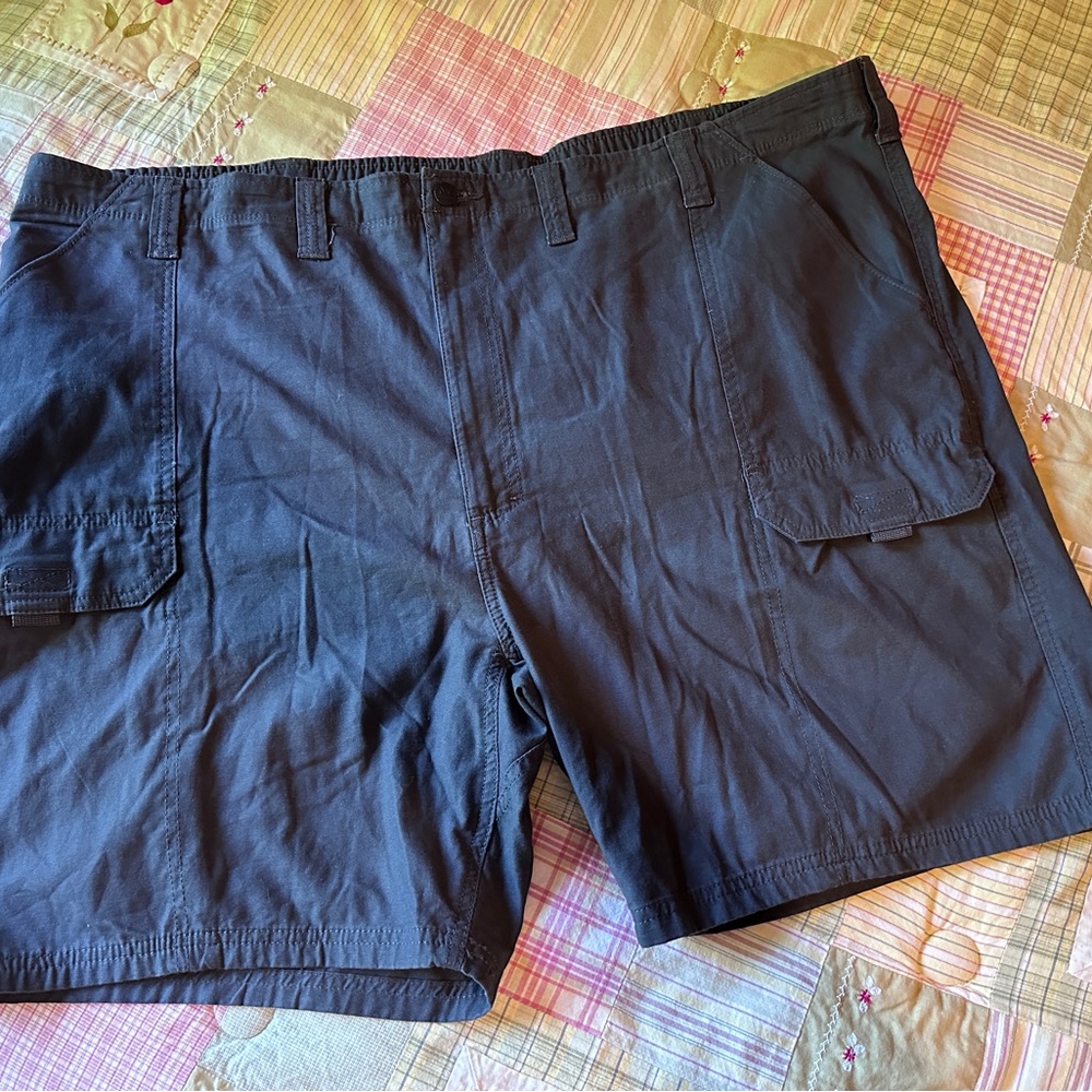 Men's Dark gray Cargo Shorts Size 50”‎ waist 4X